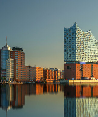 Hamburg mit Elbphilharmonie (Bus) 2