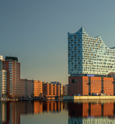 Hamburg mit Elbphilharmonie (Flug) 9