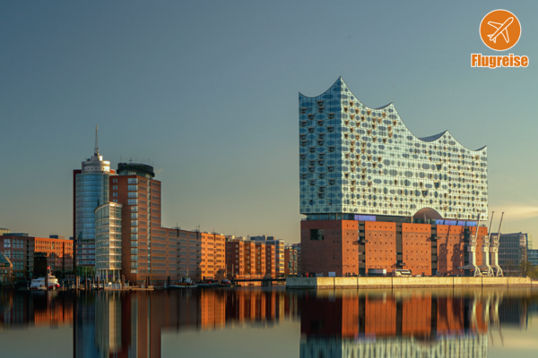 Hamburg mit Elbphilharmonie (Flug) 10